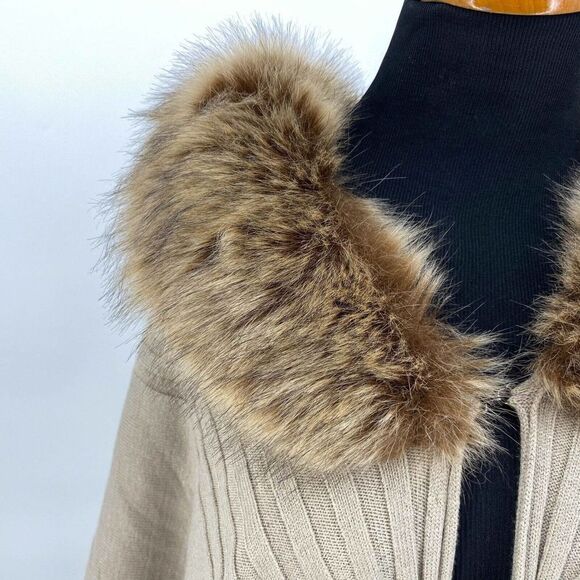 La Fiorentina Ruana Poncho With Faux Trim Collar Camel NWT - Picture 3 of 9
